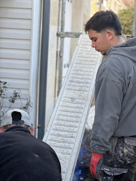 Menuisier extérieur, rénovation extérieure - Rochefort, Fouras, La Rochelle, Surgères et environs en Charente maritime : pose et rénovation de terrasses, pergolas, bardage, portails et menuiseries extérieures. 